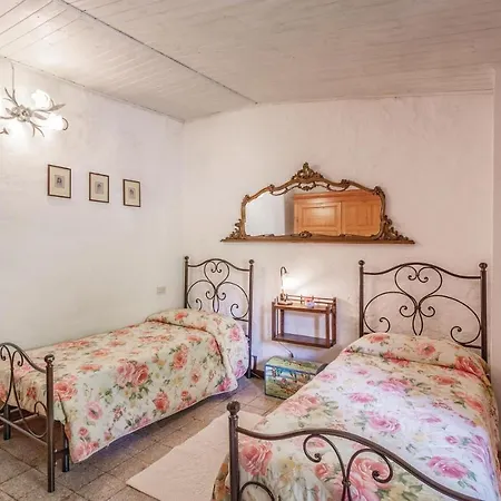 Holiday La Casina Holiday home Tortigliano